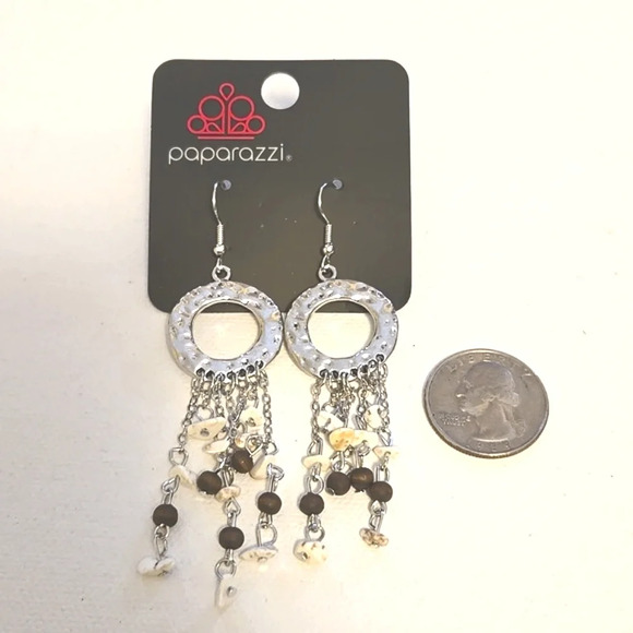 #488 NWT Paparazzi earring silver tone - Picture 4 of 4